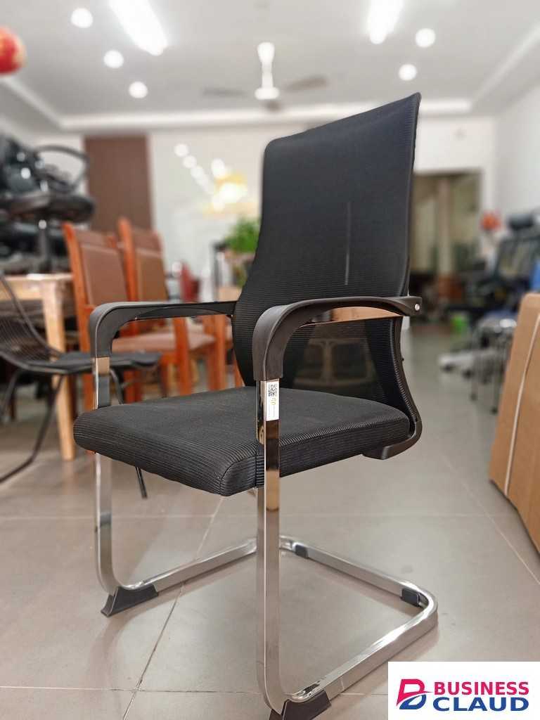 Ergonomic Mesh Visitor Chair