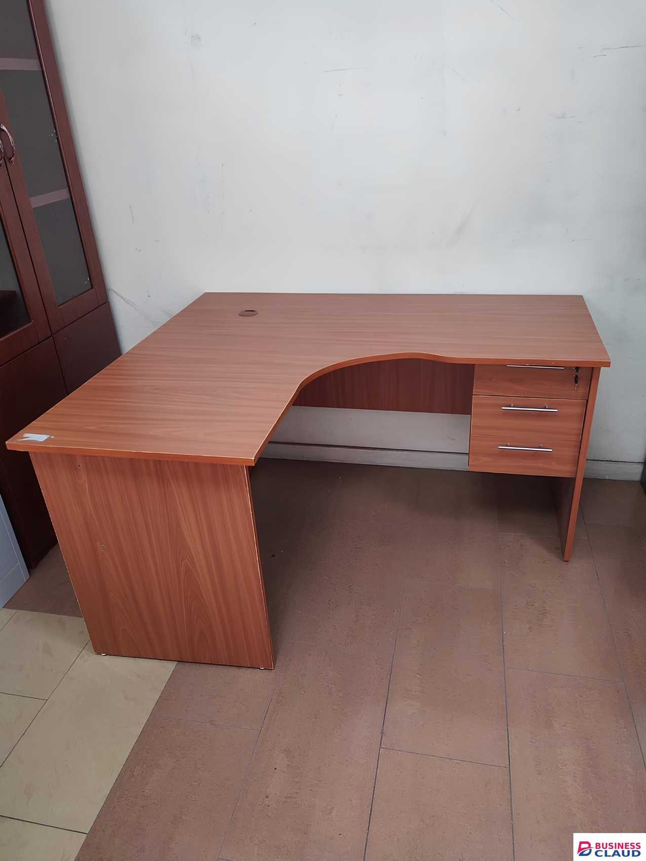 1.4M L-Shaped Desk