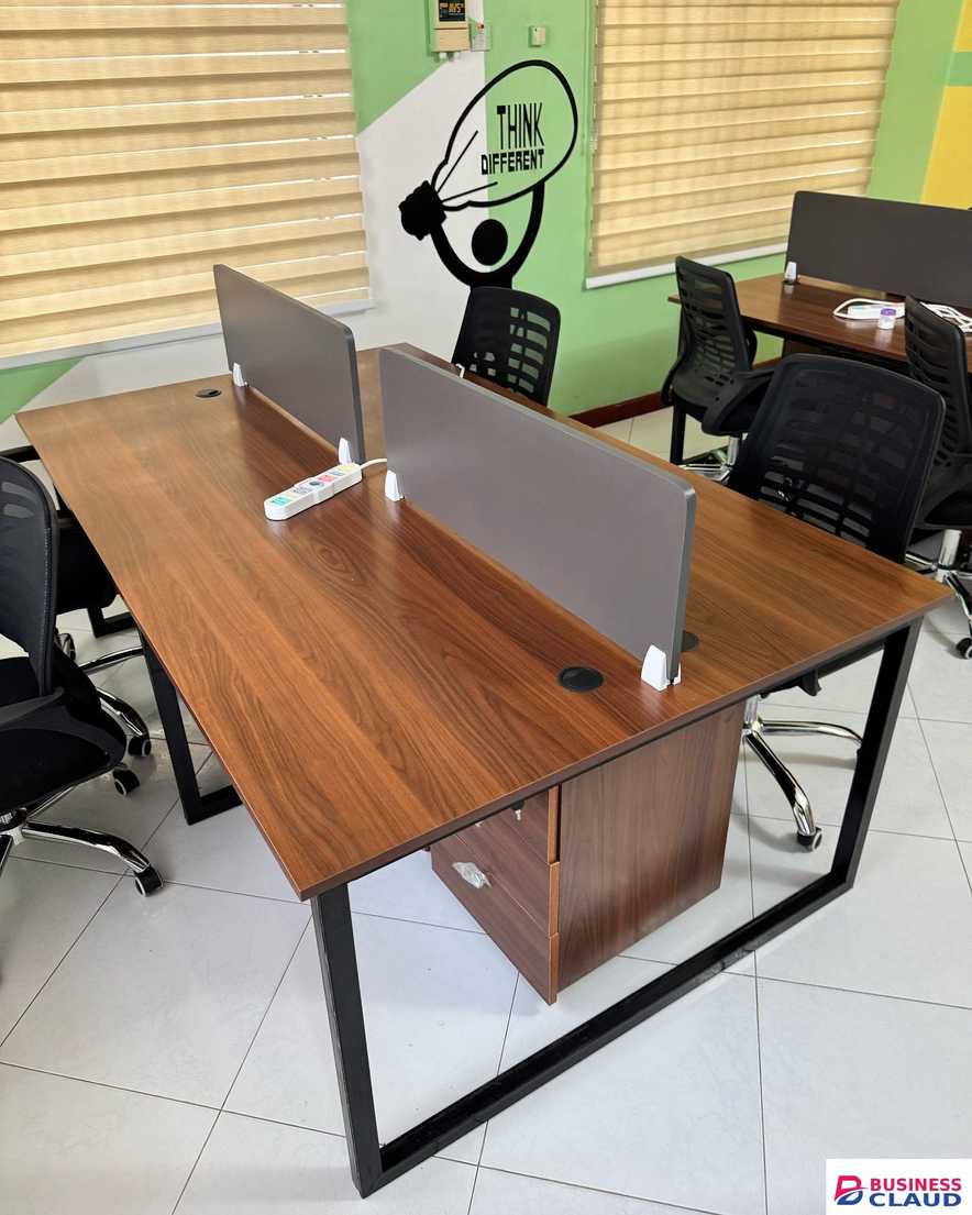 Metal Legged 4 Way Workstation