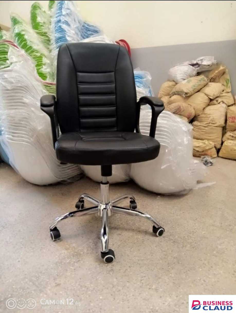 Medium Back Leather Executive Office Seat