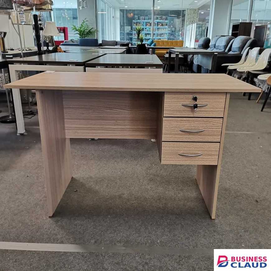 1.2m Straight Study Table
