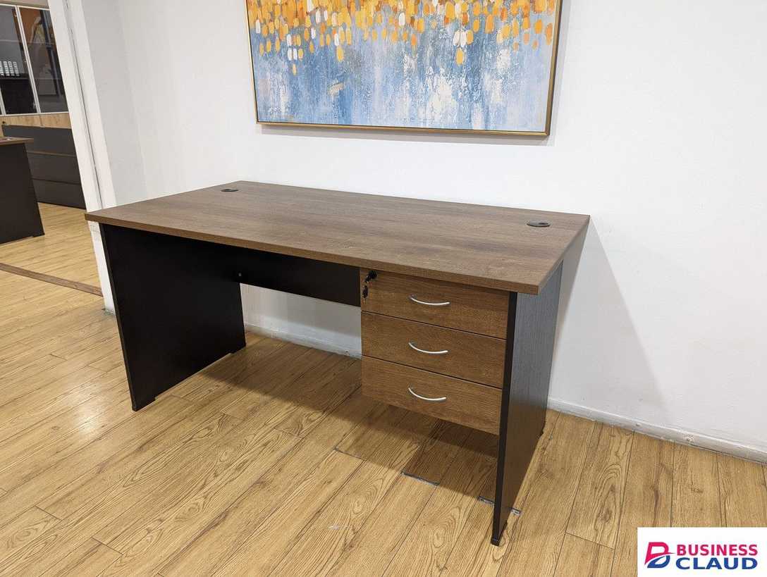 1.4M Standard Office Desk