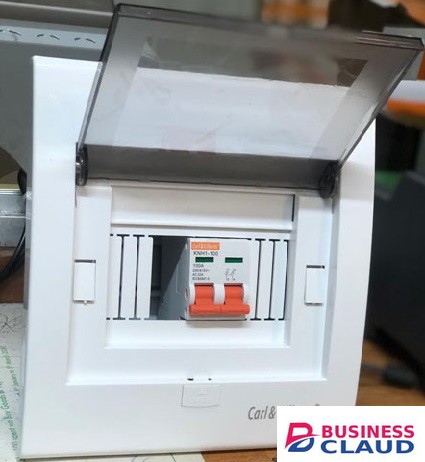 Carl and Gilberts 4 Way Consumer Unit
