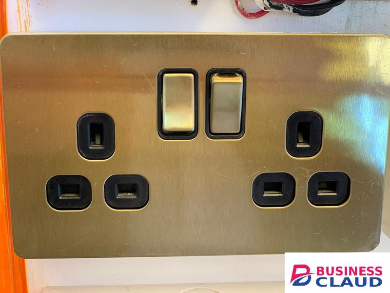 Carl and Gilberts 13 A Mirror Gold Twin Socket