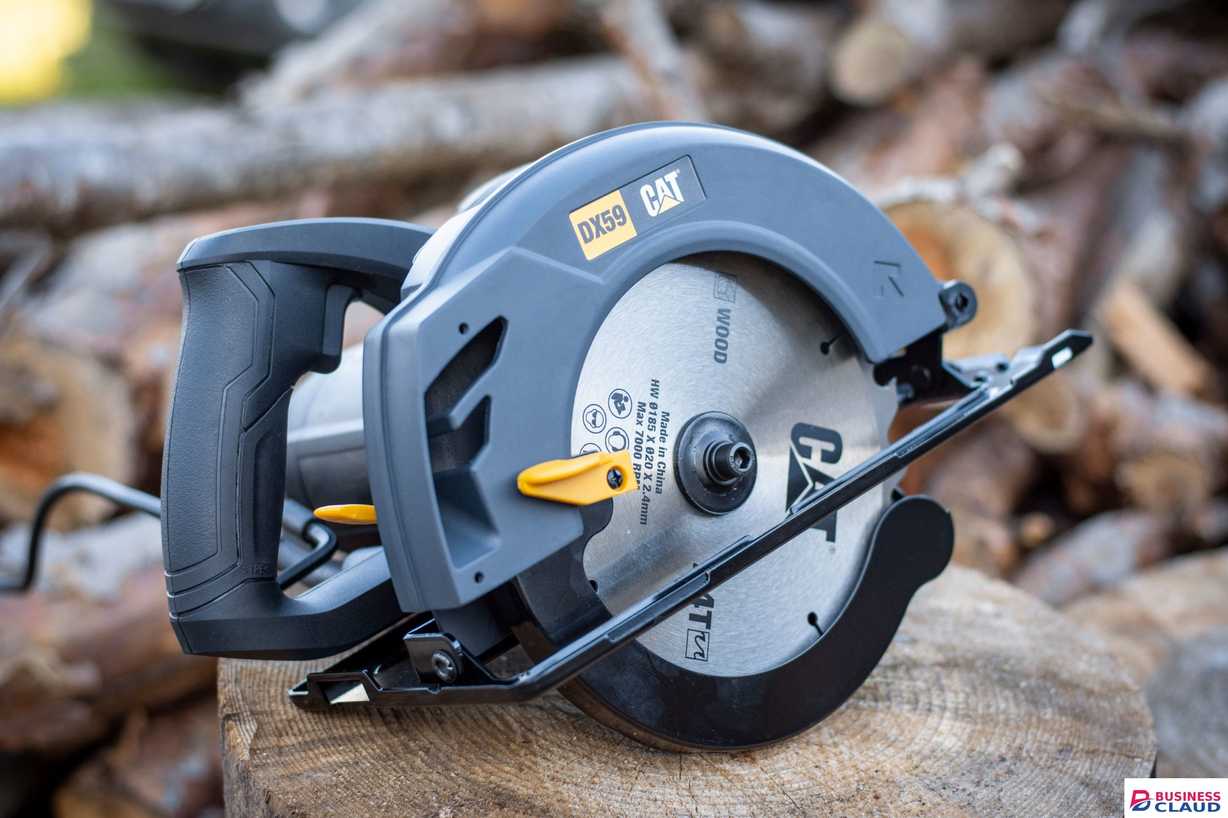 CAT DX59 1400W 185MM Circular Saw