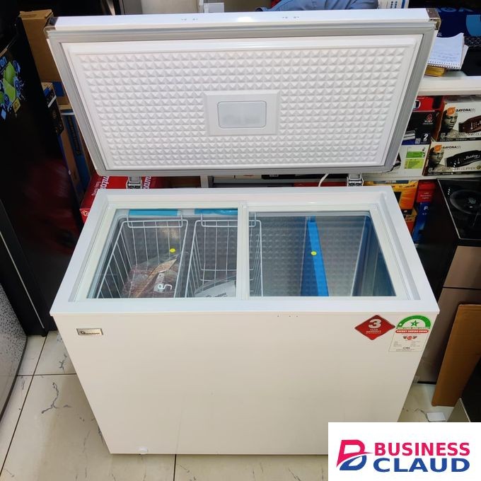 190L Chest Freezer – Lockable Lid with Basket and Cool Packs