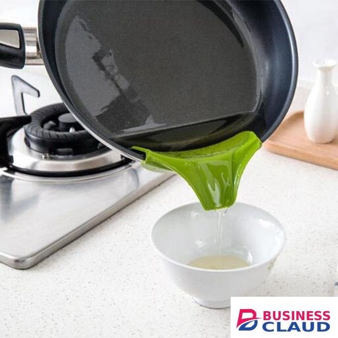 Green Shapely Silicone Pot Pourer - 2 Pcs