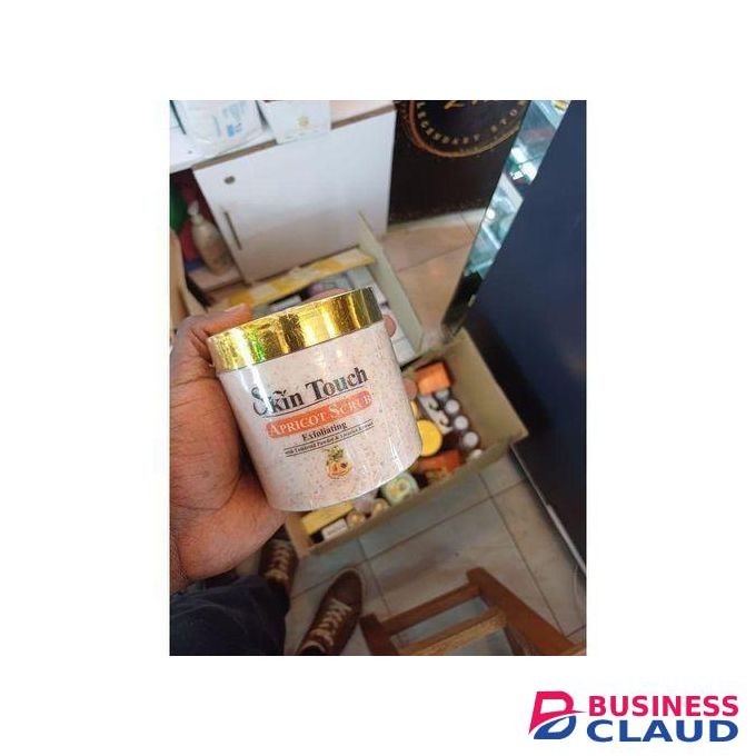 Apricot Touch SCRUB Exfoliating with Tamarind Powder & Licorice Extract