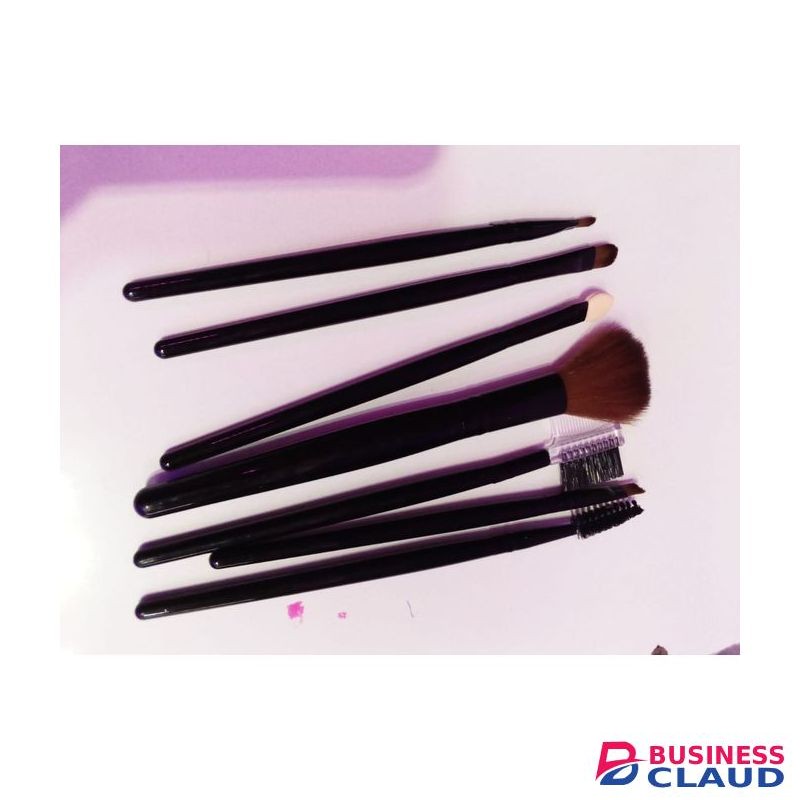 Make Up Brush Set(diffrent Colours)