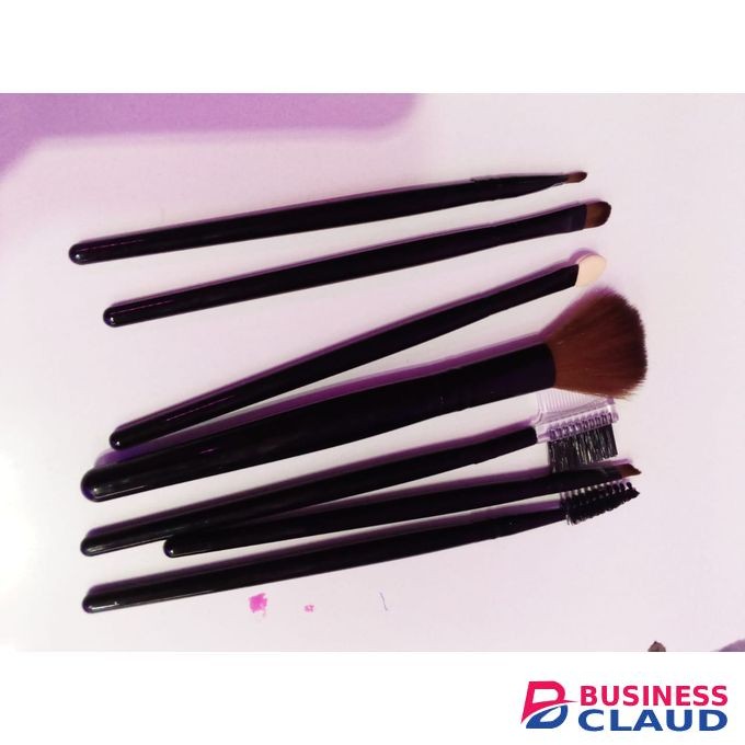 Make Up Brush Set(diffrent Colours)