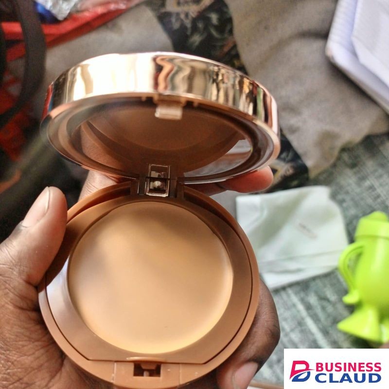 Kiss Beauty Matte Finish Powder Snail Powder With Foundation,Mirror & Makeup Sponge INSIDE