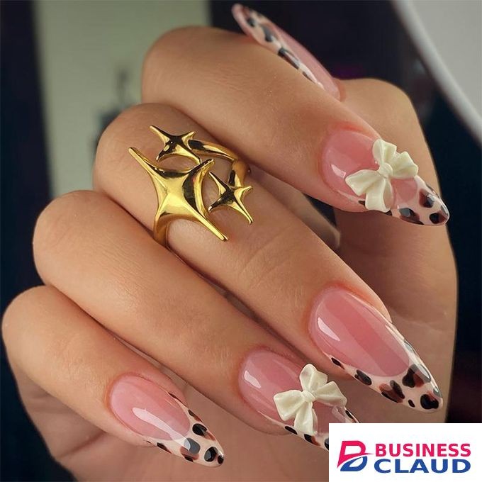 24 pieces of sweet and cool leopard print bow nail art, nude powder gradient almond wearing nail, removable