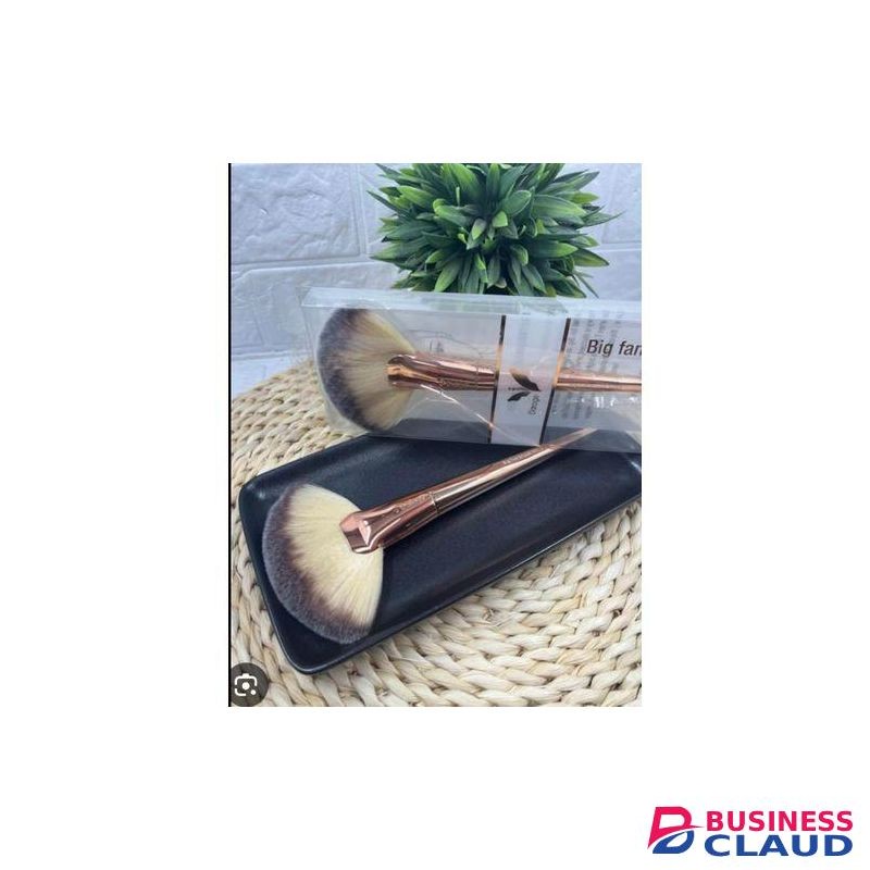 Daroge Big fan professional makeup brush