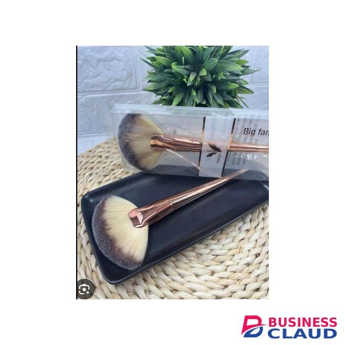 Daroge Big fan professional makeup brush