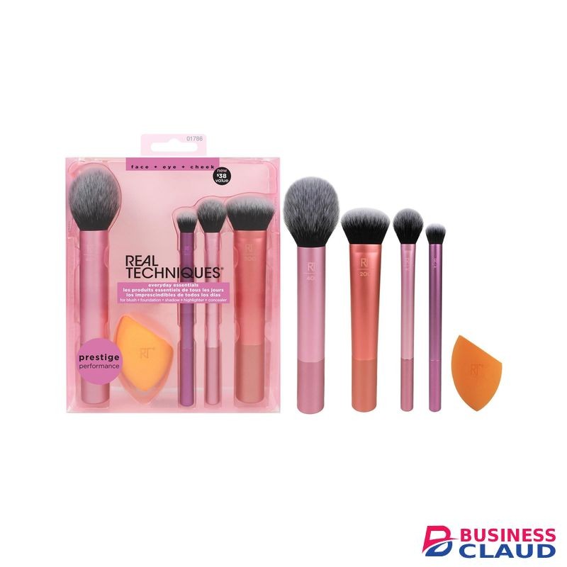 Real Technique Everyday Essentials Set : 400 Blush Brush, 300 Deluxe Creasing Brush, 402 Setting Brush, 200 Expert Face Brush + Miracle Complexion Sponge