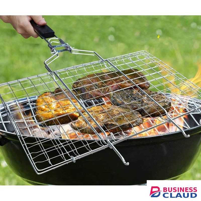 Barbecue BBQ Grill Net Basket Roast Grilling Tray with Wooden Handle Portable BBQ Grill Basket, BBQ Grilling Basket for Outdoor Grill Portable Charcoal Grill, Folding Outdoor Grill