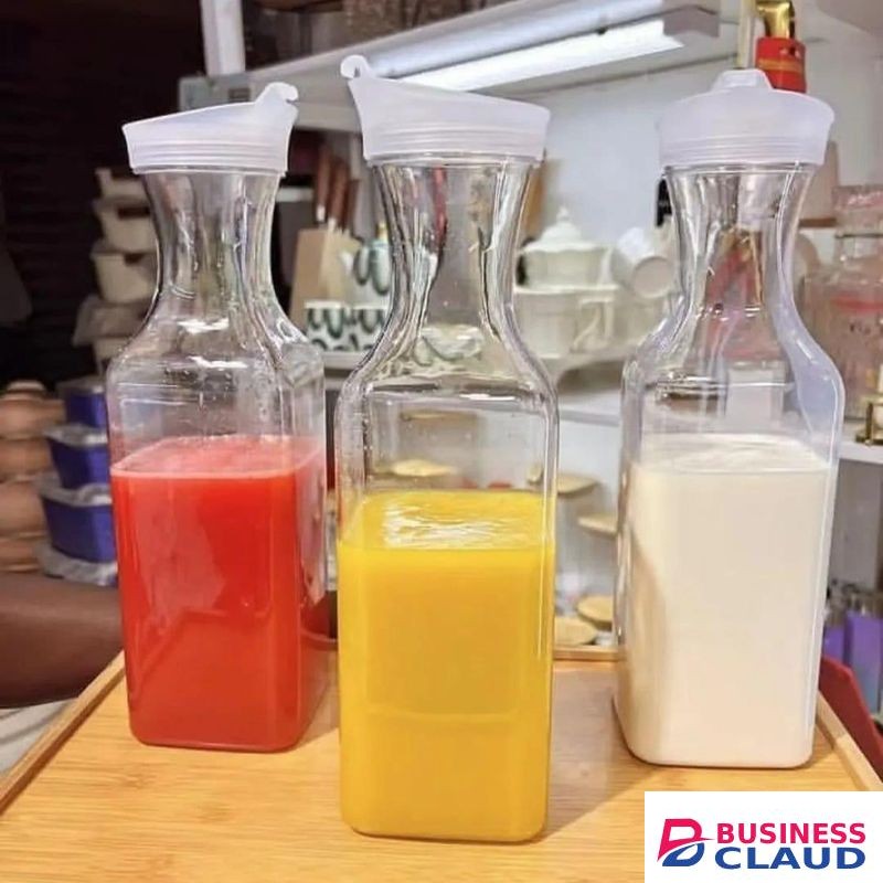 1.5 litres Plastic Juice Carafe with Lids (Set of 3) Carafes for Mimosa Bar, Drink Pitcher with Lid, Water Bottle, Milk Container, Clear Beverage Containers for Fridge, Pantry Storage, Round Pitchers- 3pcs