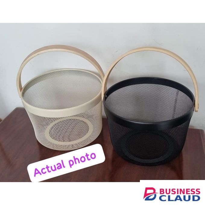 High quality ROUND & SQUARE PANTRY mesh wire fruit basket with wooden handle.Black, Grey, Cream