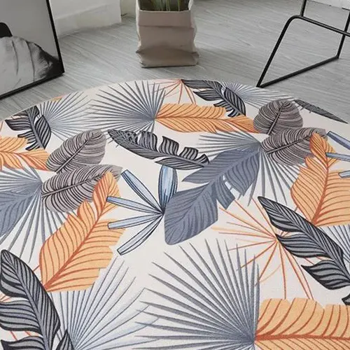 Elegant patterned round carpet