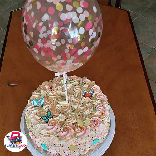 balloon topper cake
