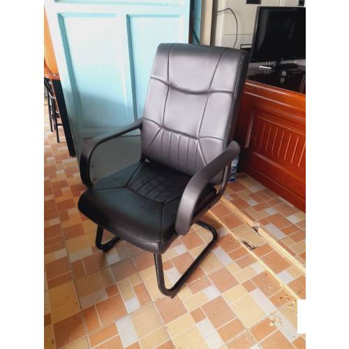 Affordable and Classic Leather Office Chair